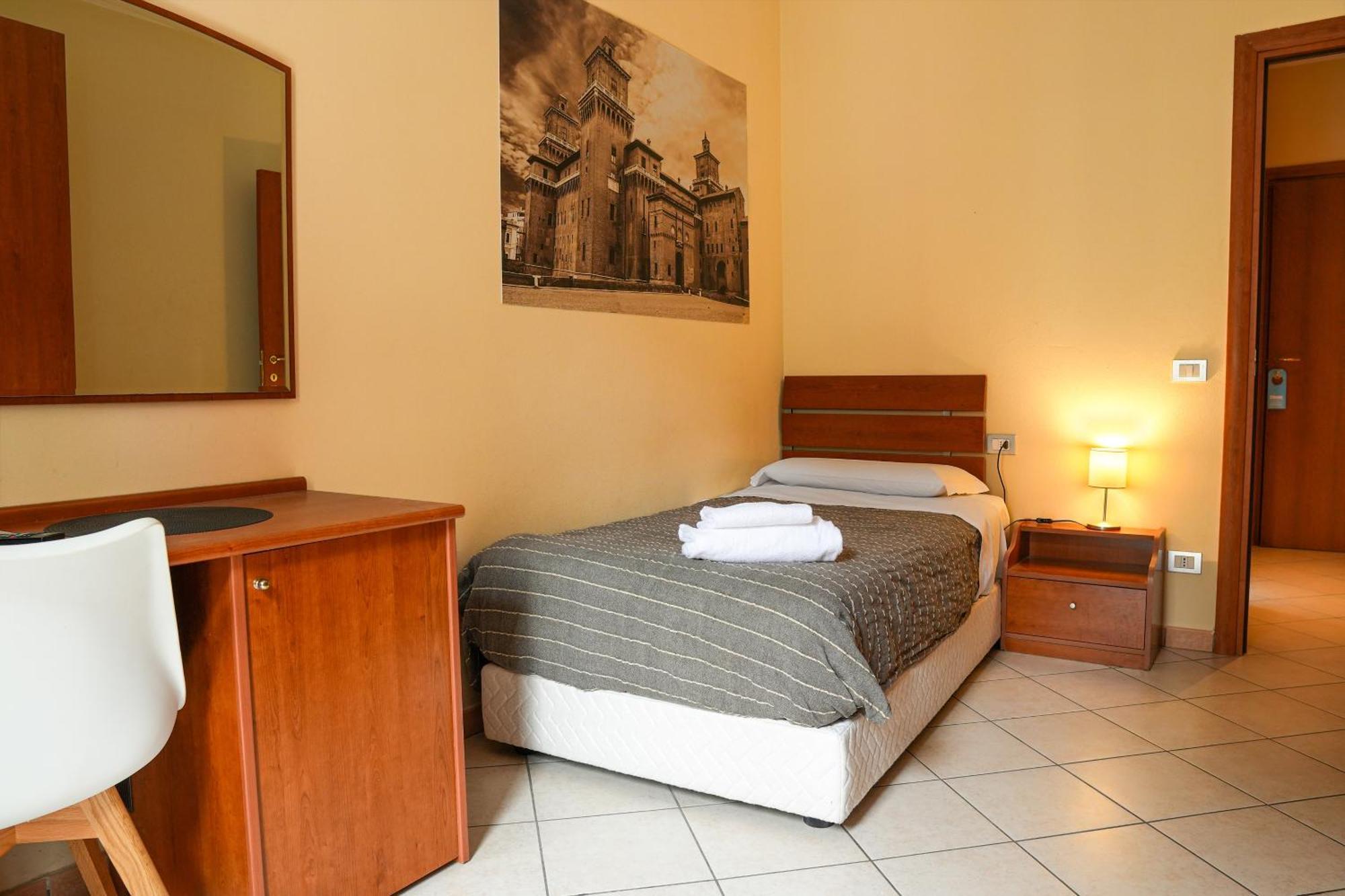 Smart Hotel Феррара Екстер'єр фото